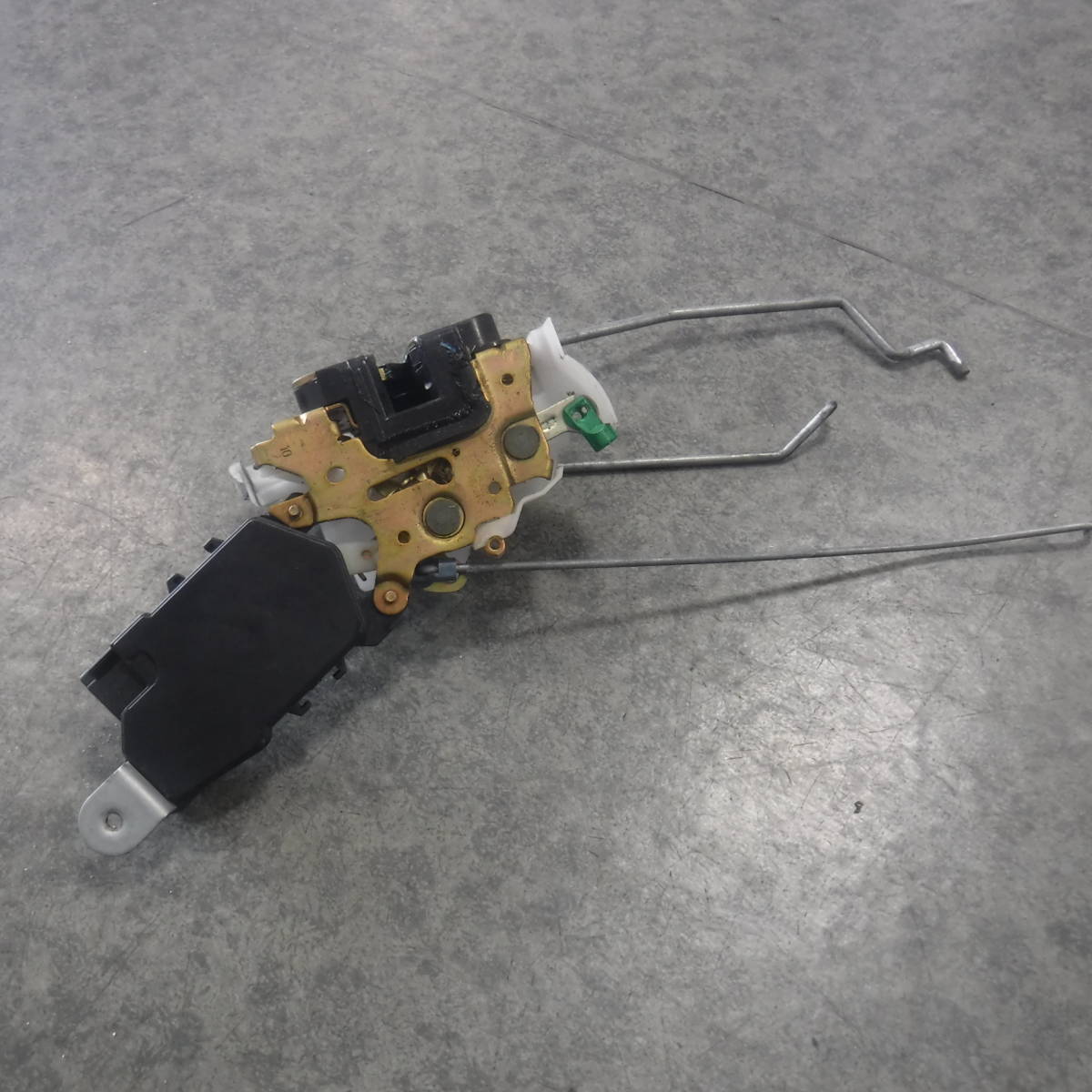 レガシーB4レガシイBE5レガシィBH5左フロント ロック左フロントドア ロック アクチュエーター助手席ドアロック ソレノイド部品取り車あり 拍卖