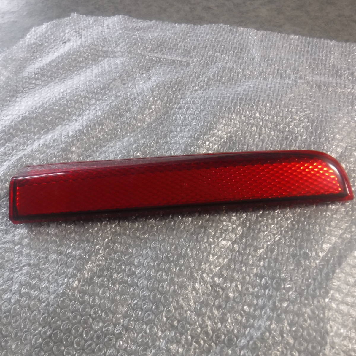 ノートE11左テールレンズ テールランプ天井ルーフ レンズ ル日産NE11ルーフレンズ ニッサン部品取り車あります 美品拍卖