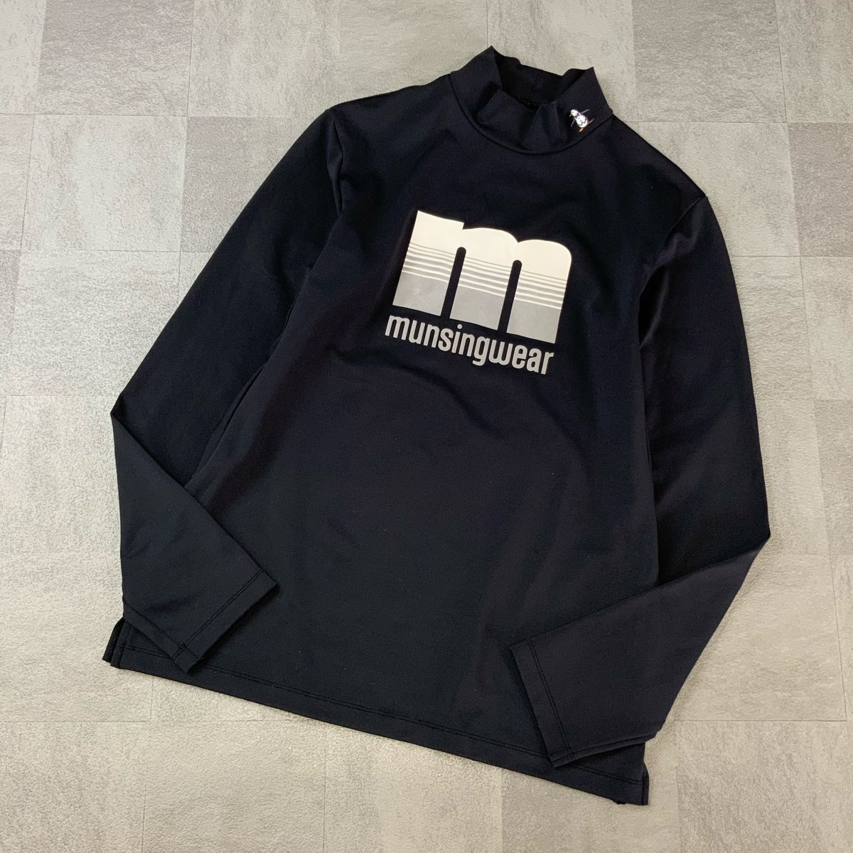近年モデル 良品 Munshingwear マンシングウェア ビッグロゴ ボトルネック スポーツ ロングスリーブ レディース 大きいサイズ LL ブラック拍卖