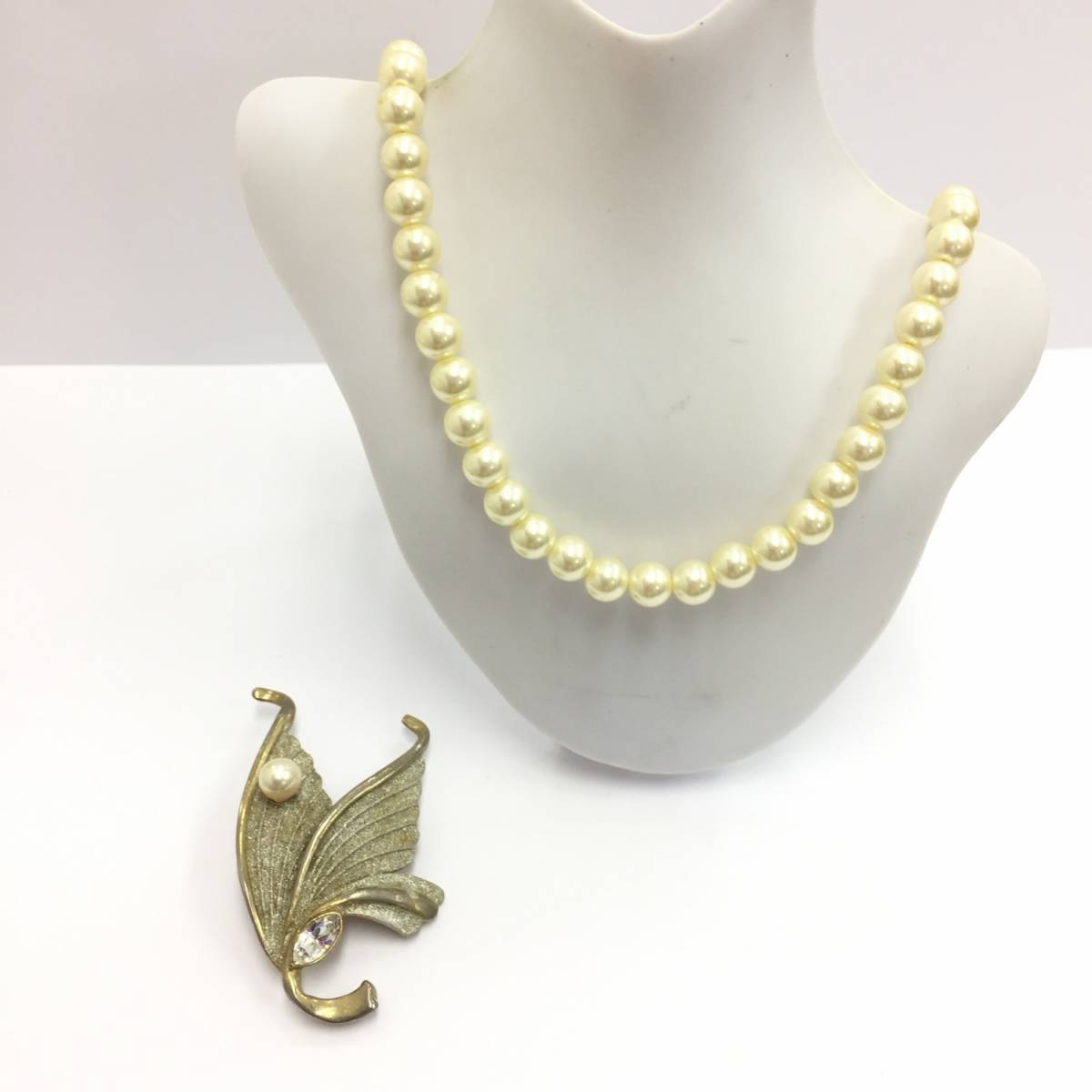 【ネックレス ブローチ】セット パール(約7mm) 一連 冠婚葬祭 蝶 アルヌーボー調 黄味がかったオフホワイト 白 エレガント 20051203拍卖