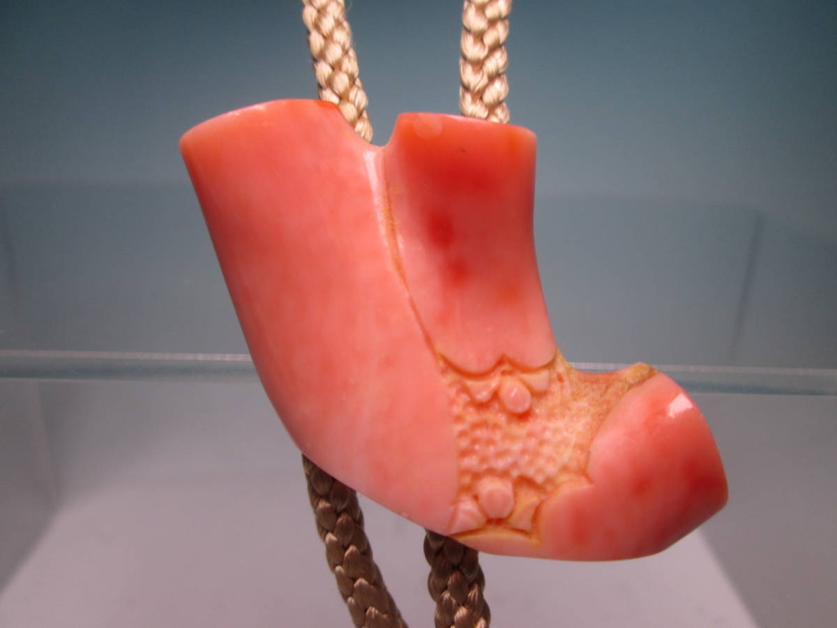 ☆本珊瑚 花彫刻のループタイ 14g拍卖