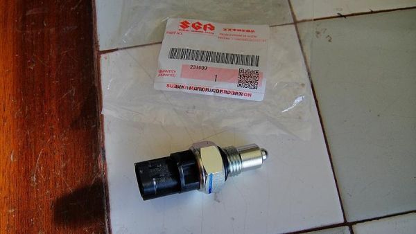 【未使用 スズキ 純正】Kei HN11S/HN12S/HN21S/HN22S バックランプスイッチ スイッチアッシーバックアップ拍卖