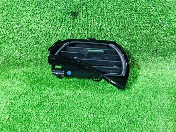 TOYOTA ノア NOAH ZRR80 2015年式 左エアコン送風口 A/C PANEL LEFT 55686-28170 ID:3212拍卖