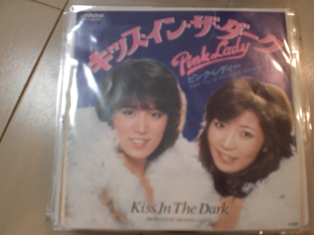 白ラベル EP レコード ピンク・レディー キッス・イン・ザ・ダーク/ウォーク・アウェイ・ルネ EP8枚まで送料ゆうメール140円 見本盤 非売品拍卖