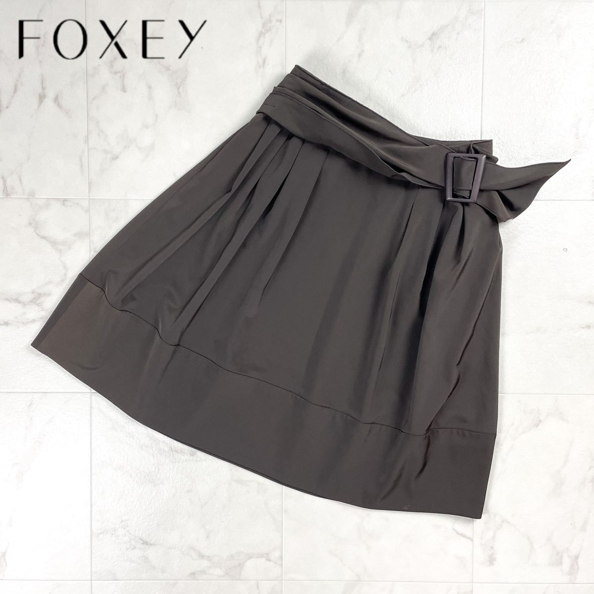 美品 FOXEY NEWYORK フォクシーニューヨーク ウエストベルト付フレアスカート 光沢感 膝丈 ブラウン 茶色 サイズ40*CD45拍卖