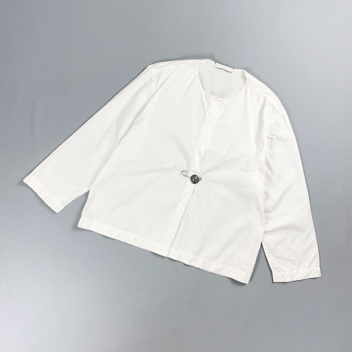 JEANPAUL KNOTT ジャンポールノット ブローチ付ノーカラーシャツ 長袖ブラウス レディース 白 ホワイト サイズ1*CD112拍卖