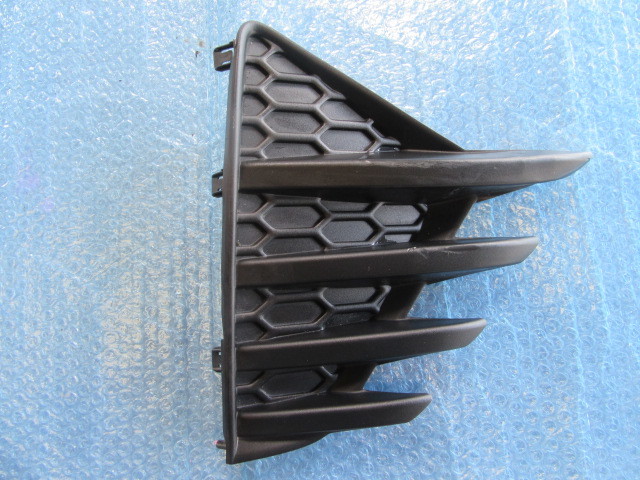 NHP10H アクア フロントバンパー ホールカバー 右 フォグランプカバー 純正 81481-52730 TOYOTA AQUA拍卖