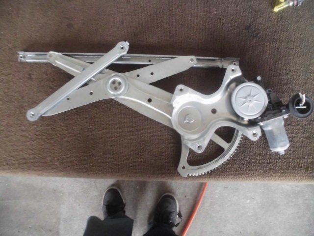 GRX120 マークX 右フロント レギュレーターモーター 運転席 0205拍卖