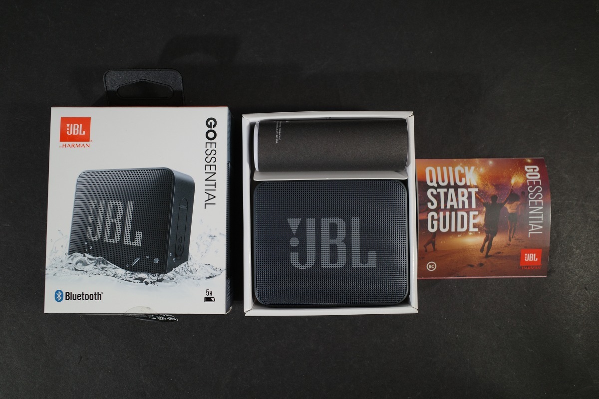 美品 ジェービーエル JBL GO ESSENTIAL ポータブルウォータープルーフスピーカー Bluetooth コンパクト 防水 ロゴ 黒 ブラック 拍卖