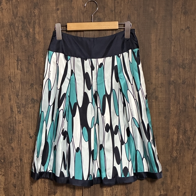A432◇TRUSSARDI | トラサルディ 総柄フレアスカート ネイビー×グリーン×ホワイト レディース 36サイズ 中古品拍卖