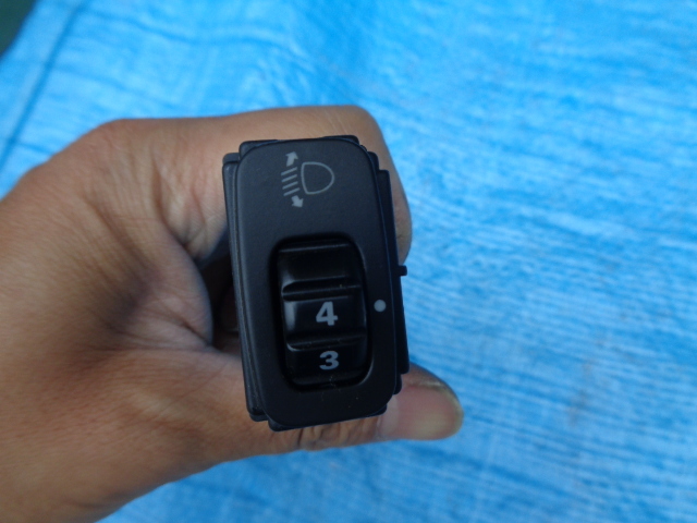 EKワゴン H82W 純正 レベライザ スイッチ 動作品 送料200円 管B0512拍卖