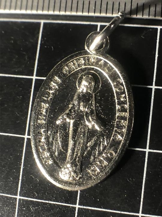 ペンダント(キーホルダー)★メダイ★プレイングハンド★マリア★祈り★中拍卖