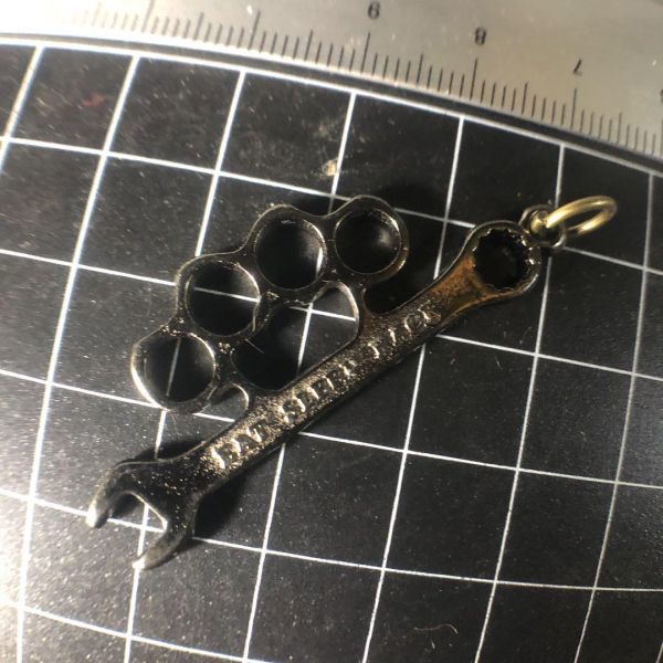 ペンダント(キーホルダー)★メリケン★カイザーナックル★黒★スパナ拍卖