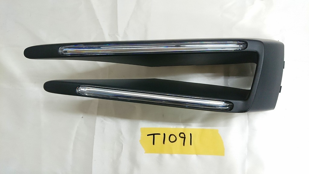 ポルシェ マカン 純正 フォグライトセット 左 PORSCHE MACAN TURBO LED DRL LIGHT INDICATOR LEFT 品番:95B941107A T1091拍卖