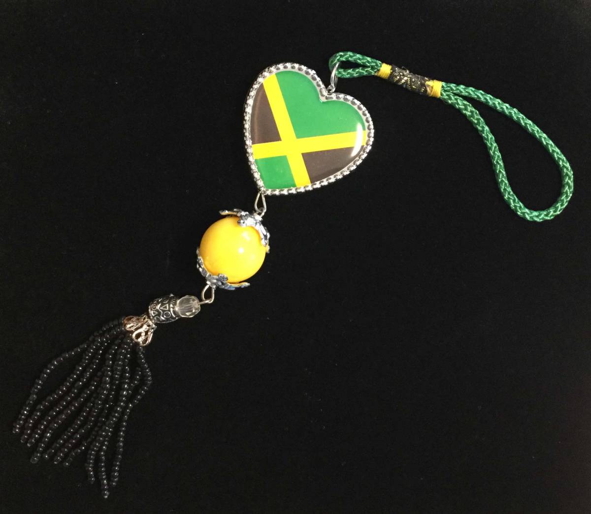 【 ジャマイカ直輸入 】 【 カーアクセサリー 】 ジャマイカンフラッグ ハート ビーズ ジャマイカ雑貨 レゲエ雑貨 カー用品拍卖