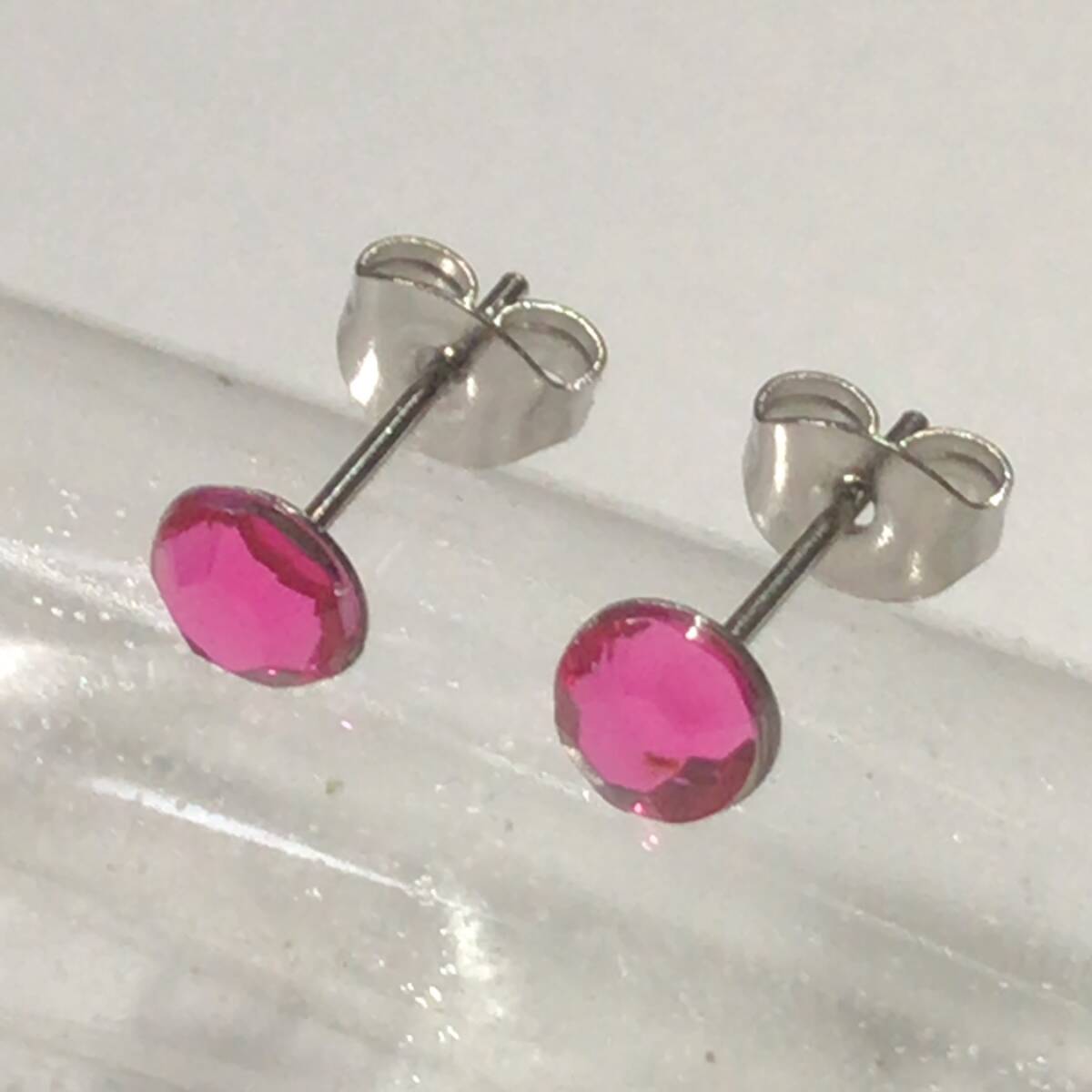 2個1セット ラインストーン スタッドピアス ピンク 両耳用 ステンレス アクリル製 シンプル つけっぱなしOK 安い拍卖