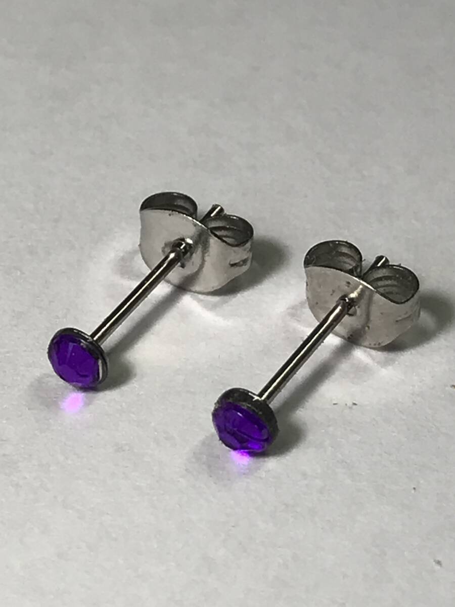 2個1セット 幅3mm ラインストーン スタッドピアス パープル 両耳用 ステンレス アクリル製 シンプル つけっぱなしOK 安い拍卖