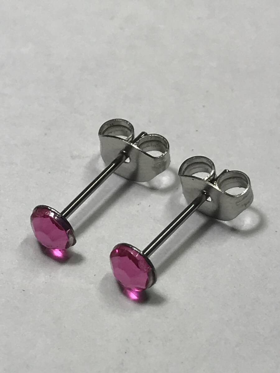 2個1セット 幅4mm ラインストーン スタッドピアス ピンク 両耳用 ステンレス アクリル製 シンプル つけっぱなしOK 安い拍卖