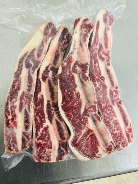 ★厳選★「牛ボーンインショートリブ 10mmスライス」約2kg(1kg×2パック) 霜降り骨付き牛カルビ!10kgまで送料一律でお届けします!拍卖