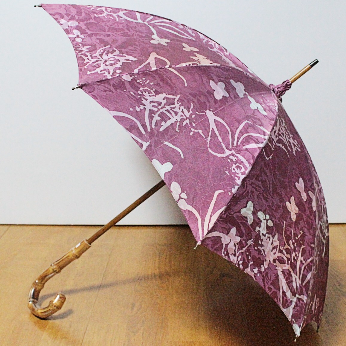 新品 幻想柄ジャガード生地 バンブーハンドル 耐風10本骨 日本製 晴雨兼用傘 紫 K5319拍卖