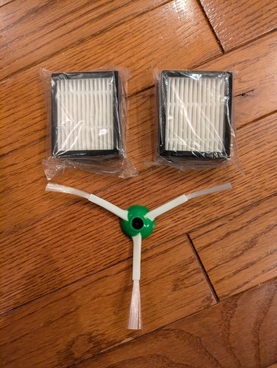 ルンバ 互換品 ブラシ1本、フィルタ2個セット e5 i7 i7+ i3 i3+ シリーズ用 エッジクリーニングブラシ ネジ付き 交換用拍卖