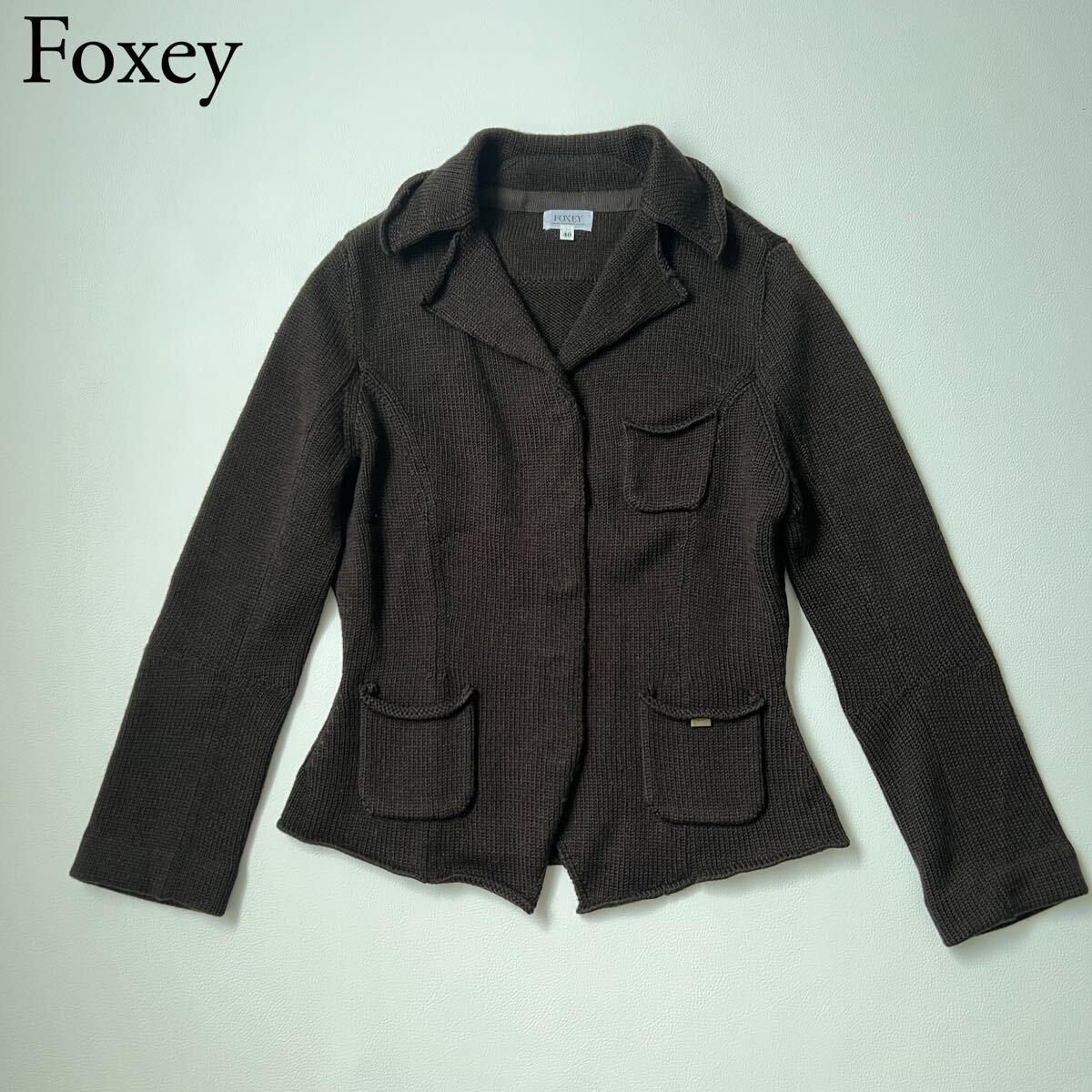 良品 FOXEY BOUTIQUE フォクシーブティック ニットジャケット テーラードジャケット ロゴプレート ブラウン 隠しボタン アウター 40拍卖