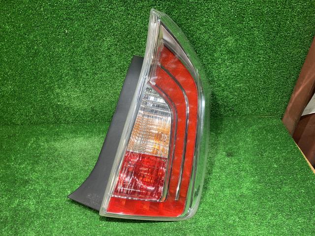 プリウス DAA-ZVW30 右テールランプ 81550-47180拍卖