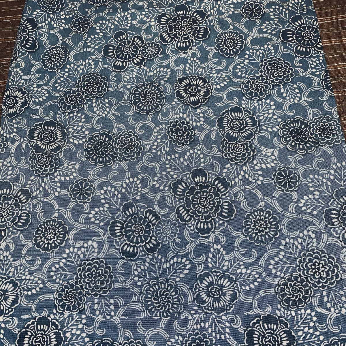 正絹ちりめん 約35×106 やや灰色みの青色 薄縹に紺グレーの花柄 小紋拍卖