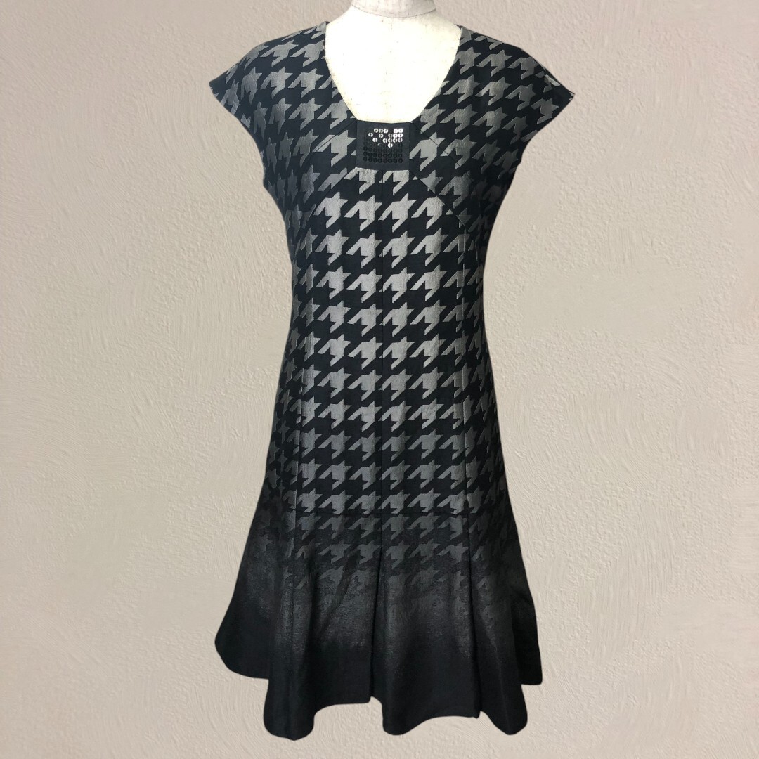 【美品】アルチザン ハウンドトゥース柄 シルク ワンピース 7 黒グレー は拍卖