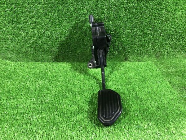 TOYOTA ノア NOAH ZRR80 2015年式 アクセルペダル ACCELATOR PADEL ID:3425拍卖