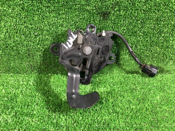 TOYOTA ノア NOAH ZRR80 2015年式 ボンネットロック BONNET HOOD LOCK ID:3426拍卖