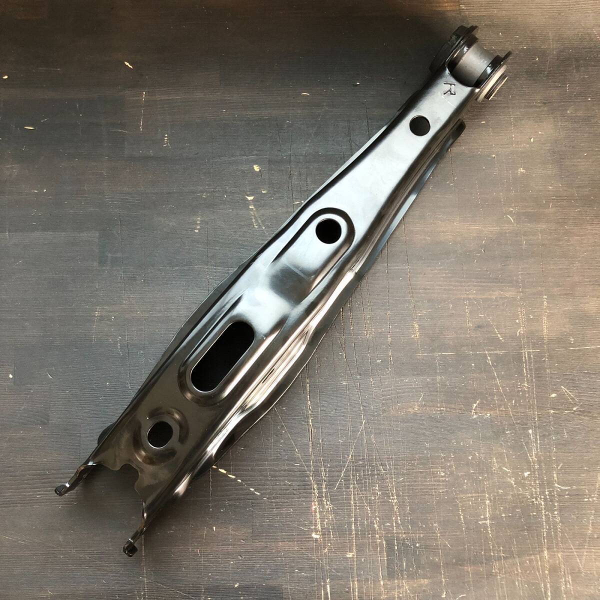 トヨタ 純正 アルテッツァ ジータ レクサス IS300 リヤサスペンション アーム NO.2 右 ARM REAR SUSPENSION TOYOTA LEXUS Genuine 未使用拍卖