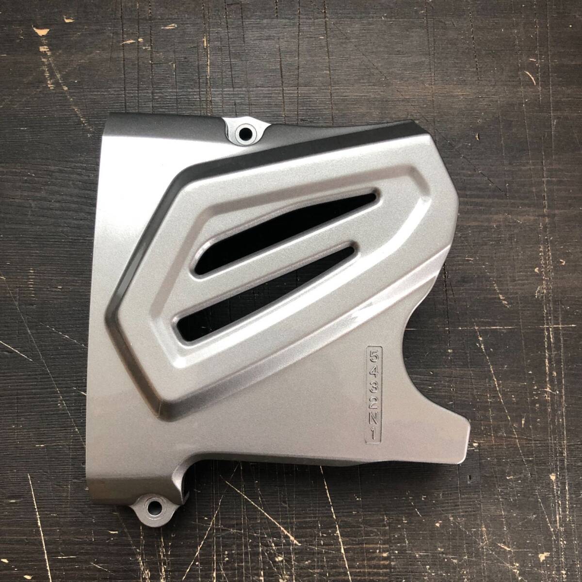 スズキ 純正 DR-Z125 DR-Z 125 L カバー エンジン スプロケット Left Engine Front Drive Sprocket Cover SUZUKI 未使用 JDM Genuine拍卖