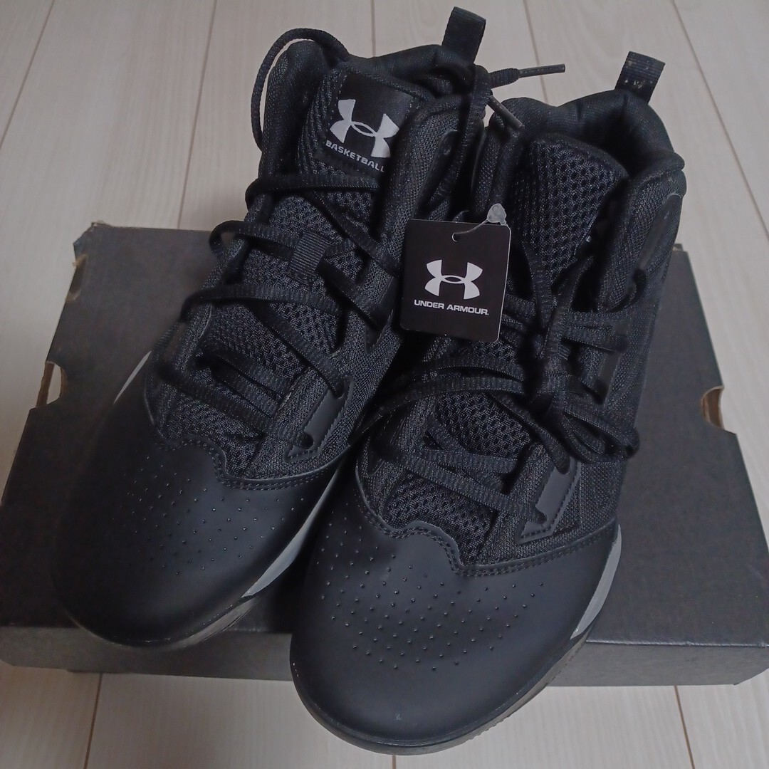タグ付き美品アンダーアーマー バスケットボールシューズ UA BGS JET MID J サイズ25センチ 黒拍卖