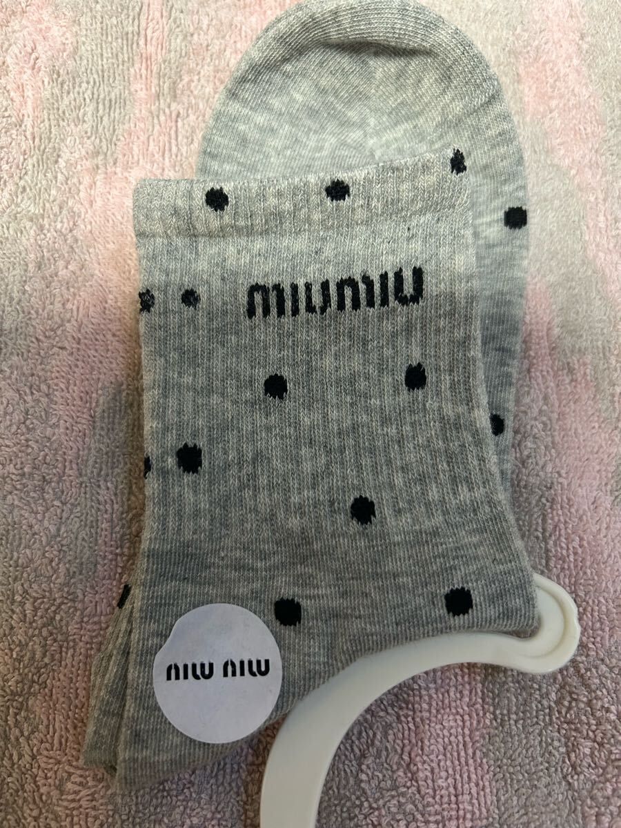 ミュウミュウ靴下ドット柄グレー拍卖