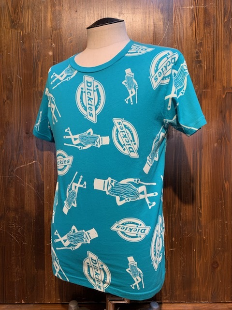 K136TC コラボ メンズ Tシャツ LIL ALMOND リルアーモンド 半袖 プリント ブルー 青 総柄 ロゴ ストリート / M レターパック配送拍卖