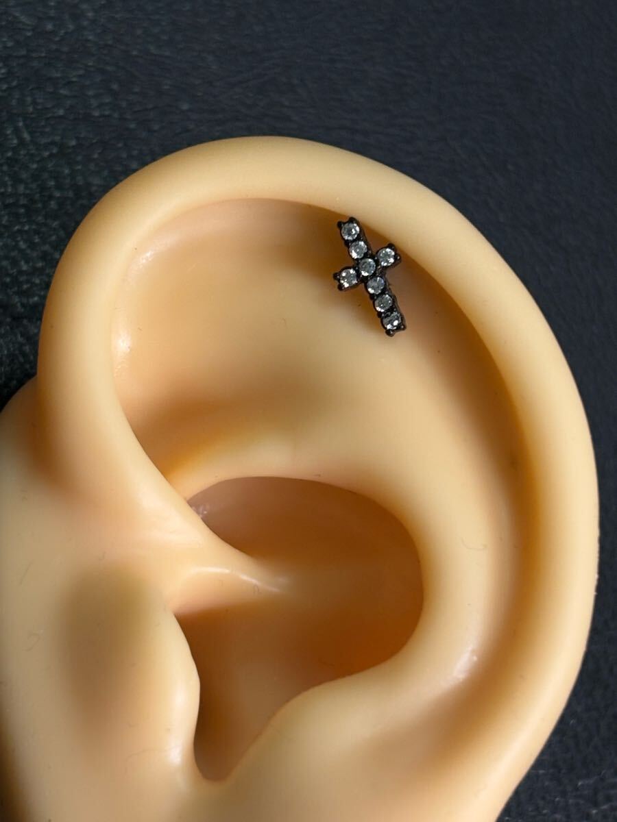 16G ブラック 十字架 クロス ボディピアス 軟骨 CZ プチプラ拍卖