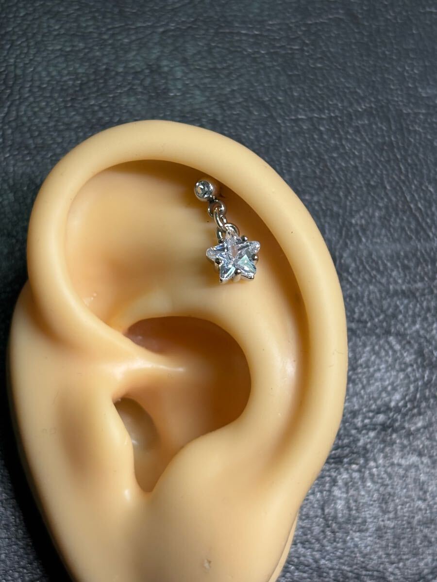 16G シルバー 星 スター キラキラ 揺れるチャーム プチプラ 軟骨ピアス拍卖