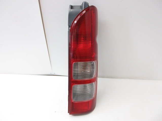 【即決有】 トヨタ ハイエース 1型 2型 3型 200系 純正 右 テール ライト KOITO 26-120 (B044823)拍卖
