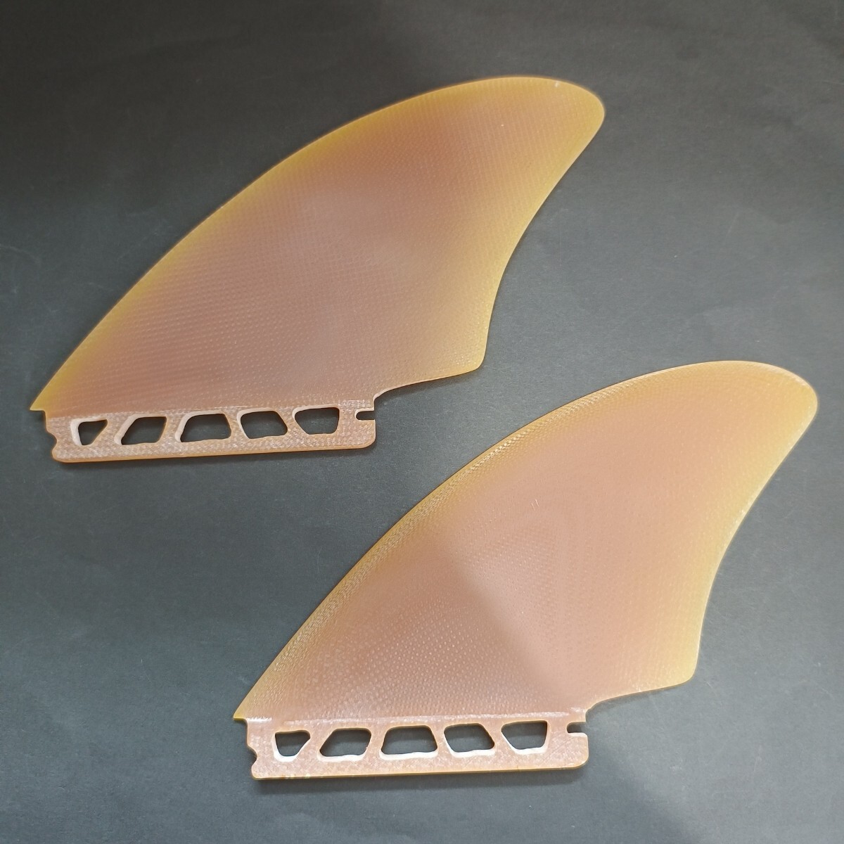 ファイバーグラス製 ノーブランド フューチャーフィン対応 ツインキールフィン ショートボード ミッドレングス ツインフィン オルタナ系拍卖