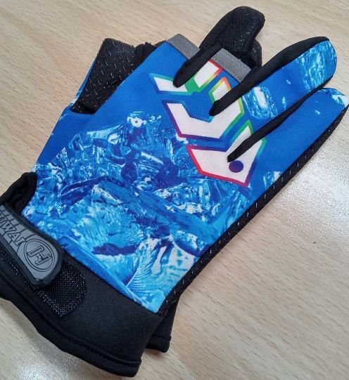 【送料無料】夏用Fishing gloves 釣り手袋 Colorful design 夏釣り日焼け止め 3本切り 滑り止め フリーサイズ拍卖