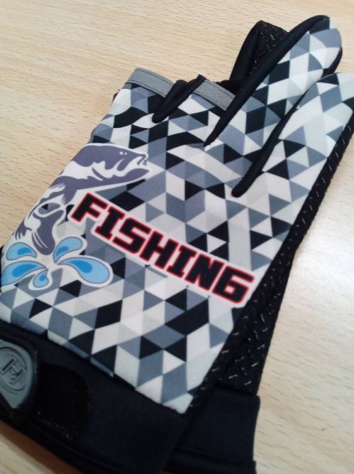 【送料無料】夏用Fishing gloves 釣り手袋 Colorful design 夏釣り日焼け止め 3本切り 滑り止め フリーサイズ拍卖