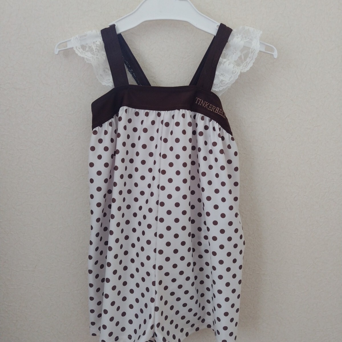 120 水着 TINKERBELL ティンカーベル 120cm ワンピース 水着 水玉 ドット 白 × 茶 女の子 タグ付き ☆新品・未使用☆拍卖
