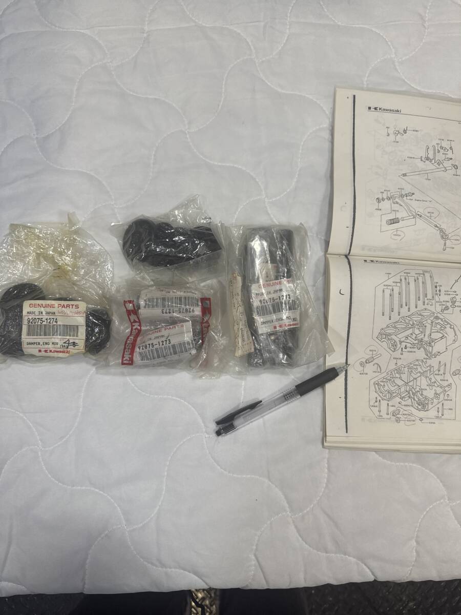 カワサキ純正当時物Z1000J.Z1000R1.Z1000R2用エンジンマウントラバー前後拍卖