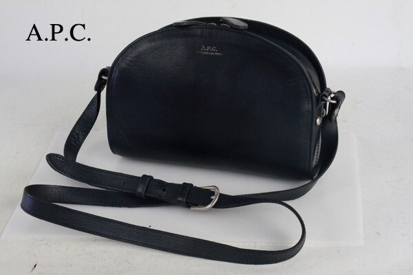 A.P.C. アー・ペー・セー 楕円型 レザー ショルダーバッグ バック メンズ レディース BREE HERZ ブリー ヘルツ グルカ アメカジ 男性 女性拍卖