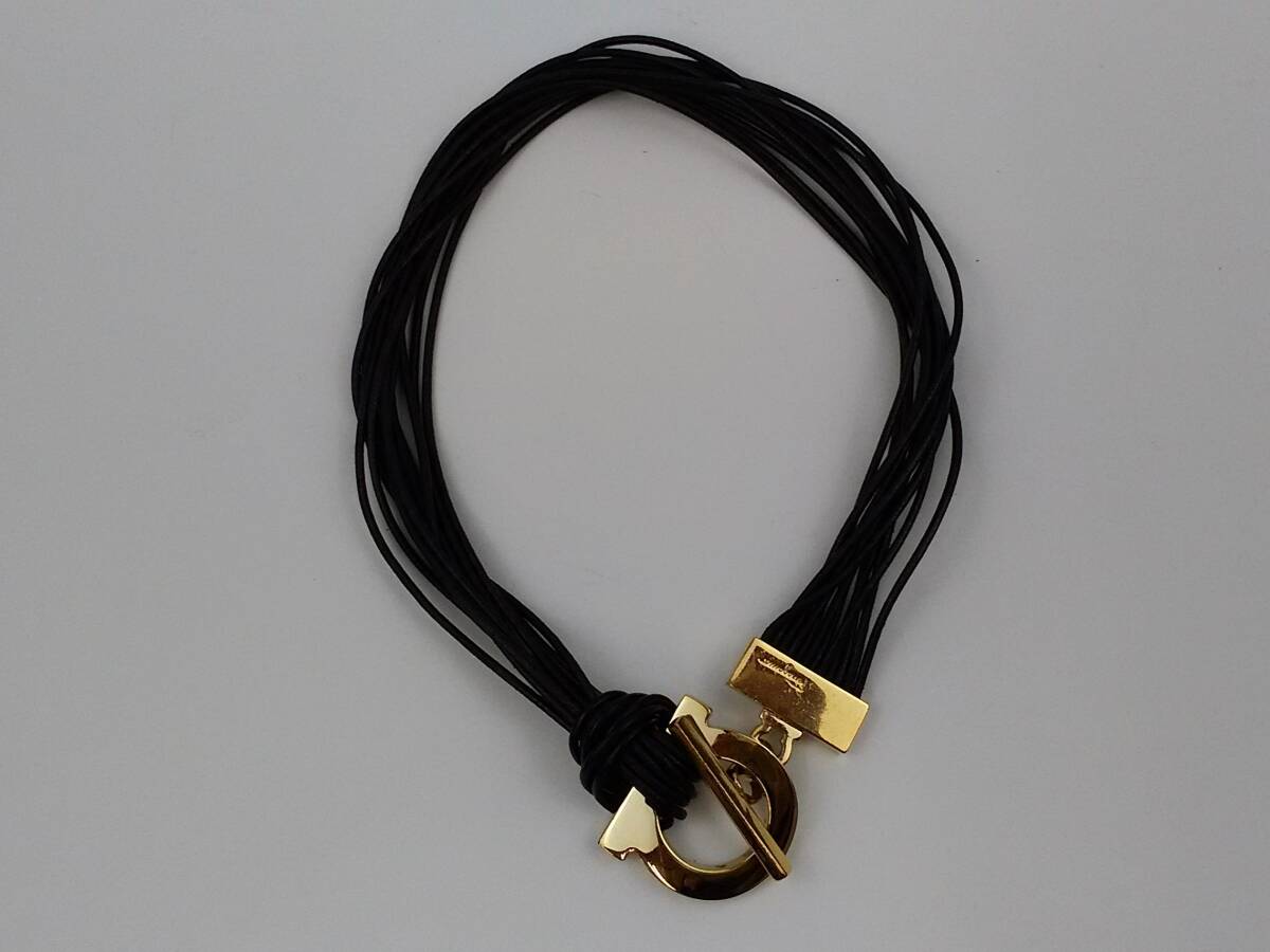 H/フェラガモ チョーカーネックレス 革紐 ガンチーニデザイン アクセサリー 0626-2拍卖