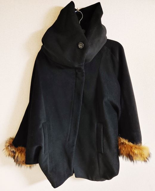 Mサイズ位 ROYAL PARTY 長袖 ドルマンスリーブ コート 黒 手首ファー(チャイニーズラクーン) サイズ38拍卖
