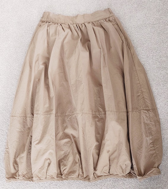 Lサイズ Dgy バルーンスカート 裏地付き グレージュ(薄い山吹茶)拍卖