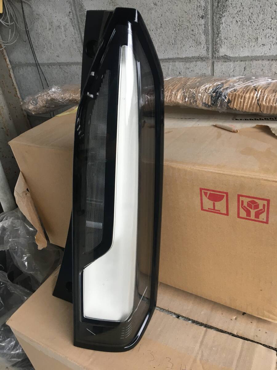 JF5 JF6 エヌボックス Nボックス N-BOX テール右ライト 右テールレンズ テールランプ右 純正 ICHIKOH D318 HONDA N-BOX拍卖