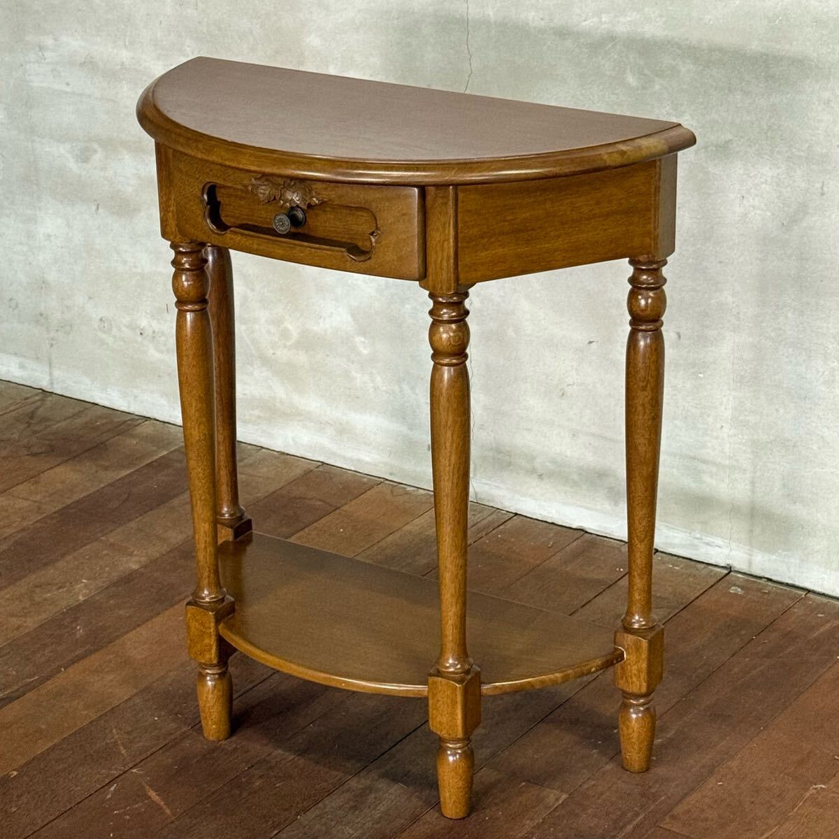 H15K3 D&A YOSHIKAWA オールドメゾン コンソール 天然木 マンギフィラー・マンガス サイドテーブル 電話台 葡萄彫刻 アンティーク調 飾り台拍卖